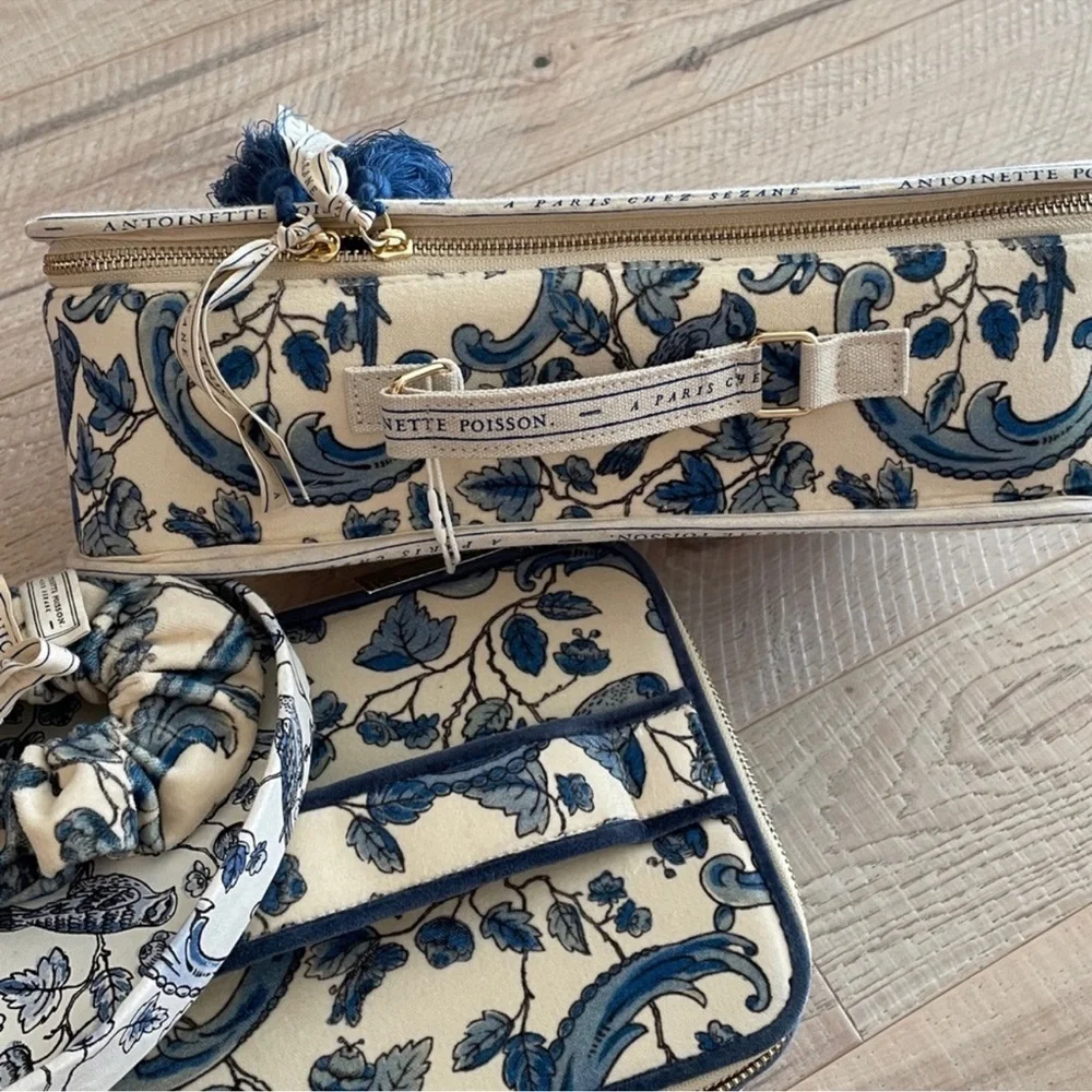 Sezane x Antoinette Poisson Floral Blue and White Travel Case - Picture 7 of 8